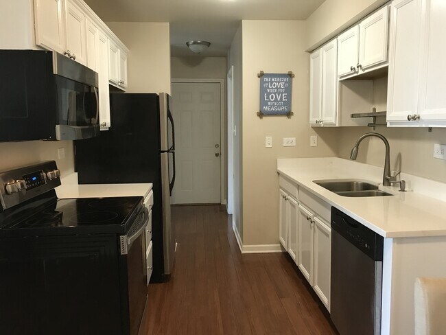 Building Photo - 431 Lear Ct