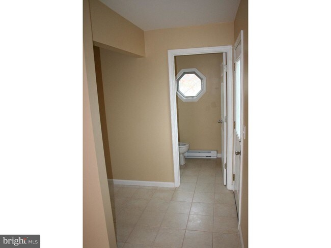 Building Photo - 2608 Dumont Ave
