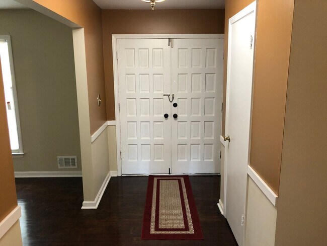 Building Photo - Wonderful Stone Mountain 4 bed 2.5 bath Ho...