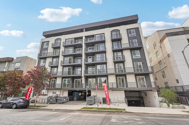 Building Photo - 7050 Hawthorn – Coliving + Traditional Units