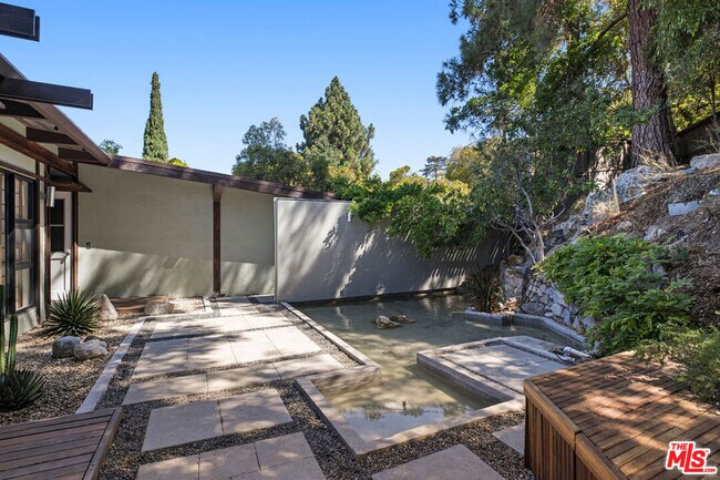 Building Photo - 2333 Hidalgo Ave