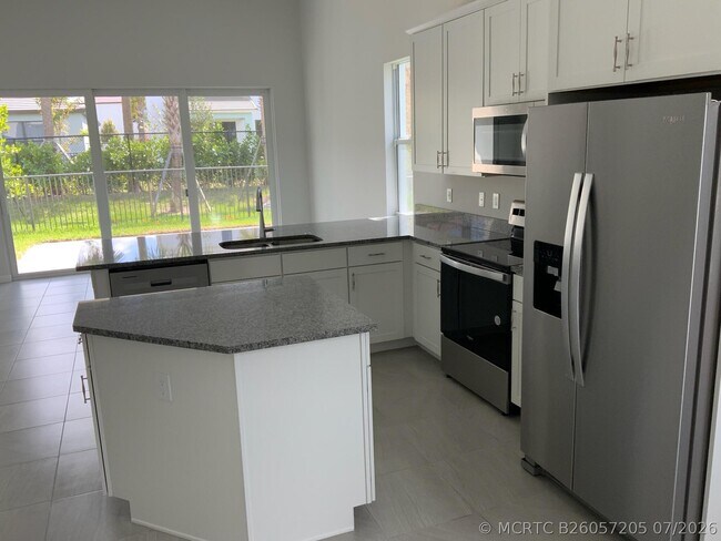 Building Photo - 16340 Oakview Dr