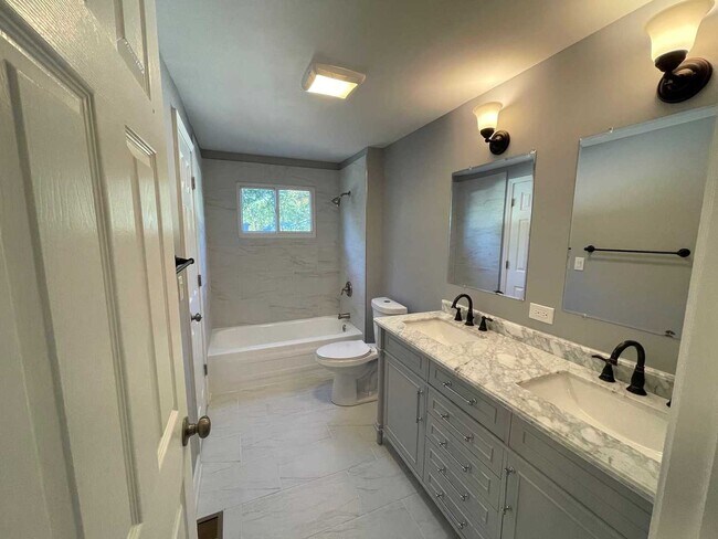 Building Photo - 247 Butternut Dr