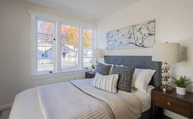 Building Photo - 518 Cortes St