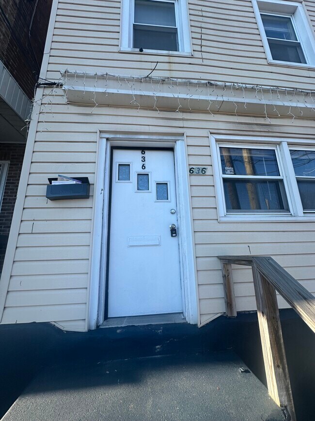 Foto del edificio - 636 Ridge Ave