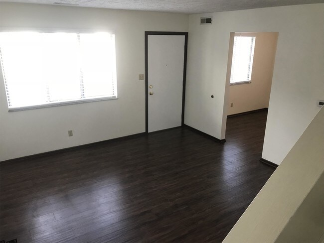 Foto del edificio - 6450 FARMDALE Rd