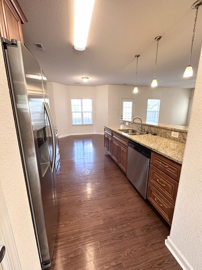 Building Photo - Spacious 4 Bedroom Updated Home in Wilmund Place