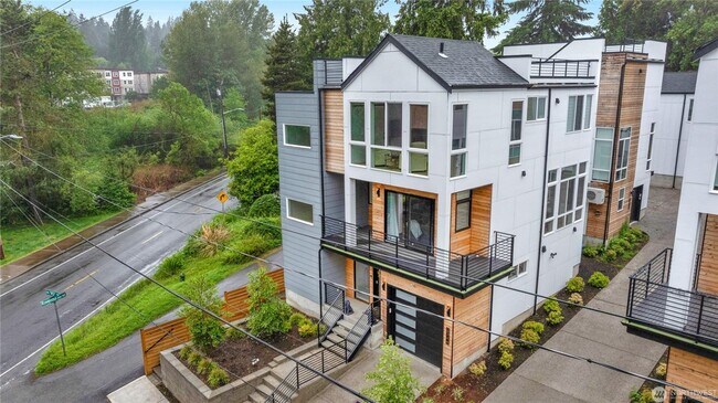 Building Photo - Commuter Dream Location - Almost New 4 Bed...