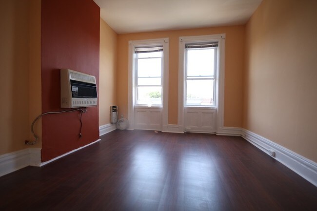 Building Photo - 310 28th St