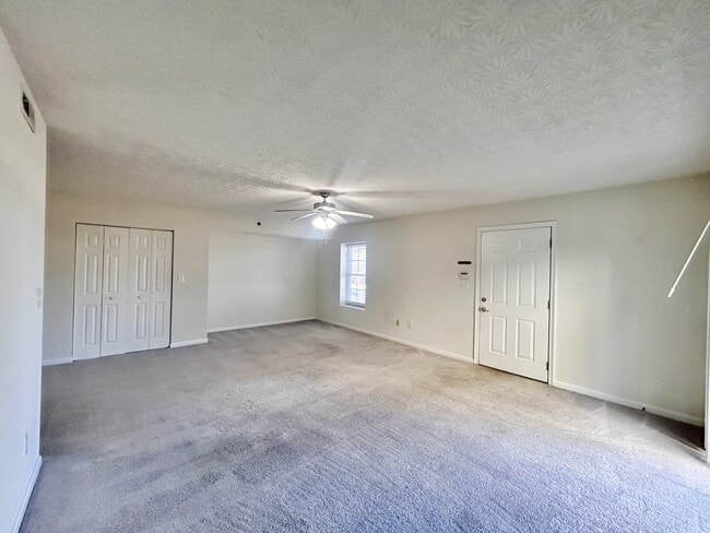 Building Photo - 23 Rosewood Ct