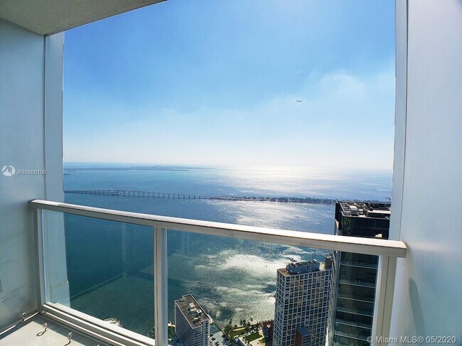 Building Photo - 1425 Brickell Ave