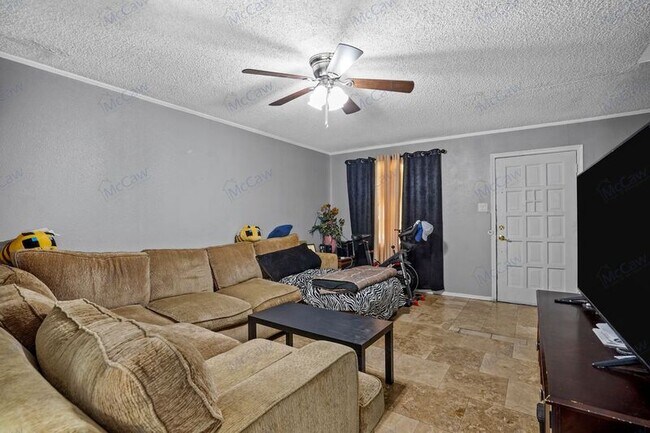 Building Photo - 2500 Hollandale Cir
