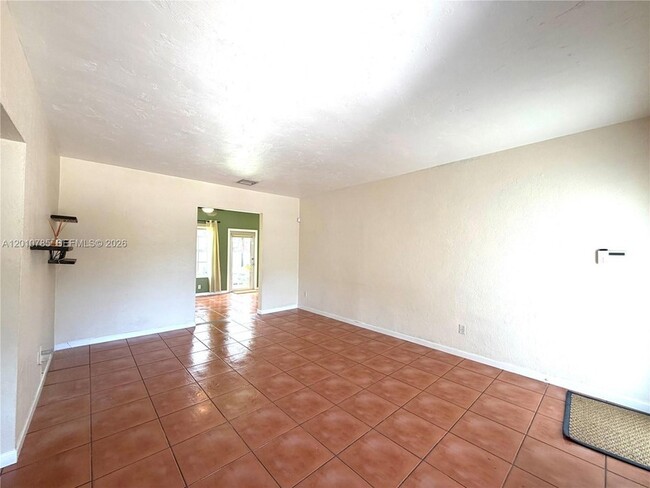 Foto del edificio - 1840 SW 29th Ave