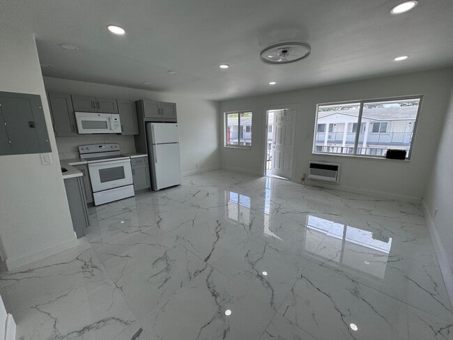 Building Photo - 1814 E Oakland Park Blvd