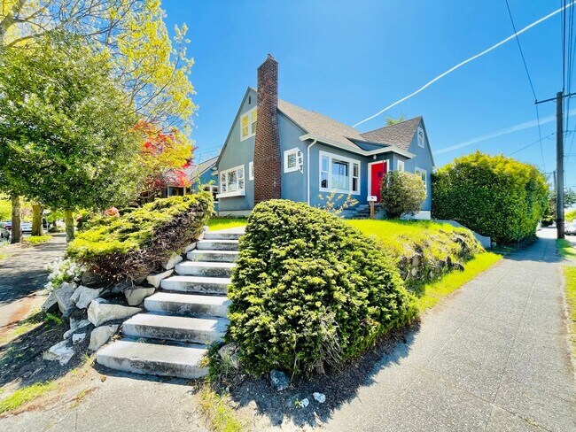 Foto del edificio - Renovated Craftsman House with Private Spa...
