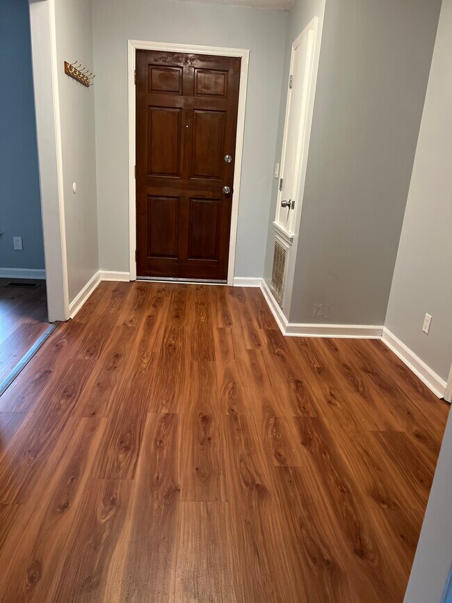 Foyer - 7322 Reedy Creek Dr