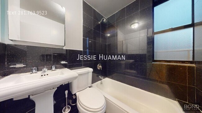 Foto del edificio - 229-231 East 12th Street -63A
