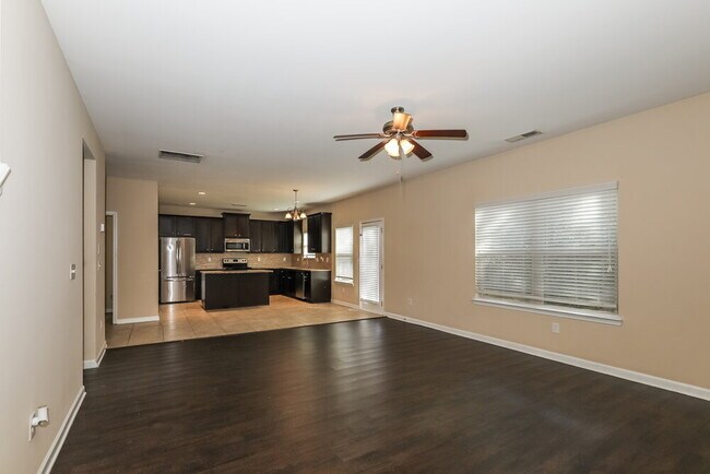 Foto del edificio - 705 Yukon Way