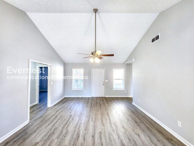 Foto del edificio - 511 White Oak Dr