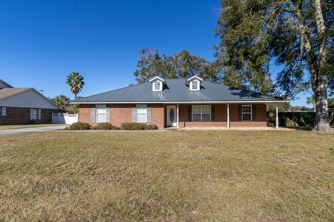 Foto del edificio - Charming 3BR/2BA Brick Home in the Heart of Newberry – Spacious, Stylish & Move-In Ready!