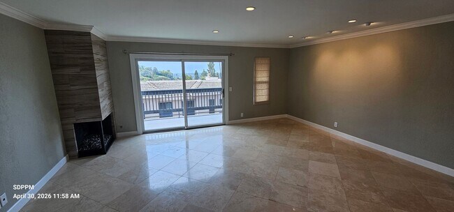 Foto del edificio - SAN DIEGO / BAY HO - Remodeled Nice 2 Bedroom & 2.5 Bath Townhouse.  AVAILABLE NOW!