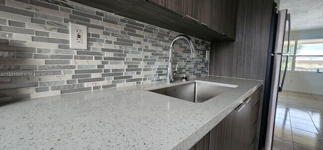 Building Photo - 605 W 68th St