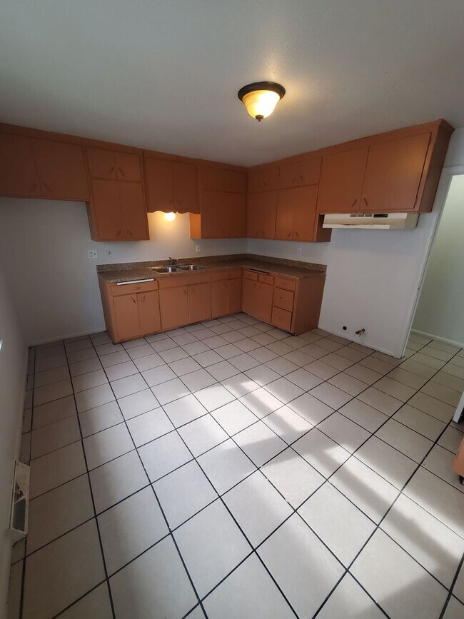 Building Photo - 5541-5543 N 35th St. (Duplex)
