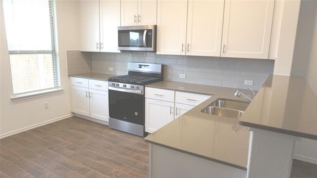 Building Photo - 313 Redonda Dr