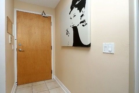 Building Photo - 4968-4968 Yonge St