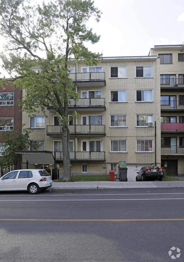 Building Photo - 3385 Édouard-Montpetit