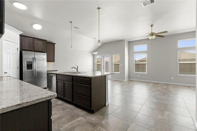 Foto del edificio - 7721 Killebrew Dr