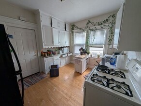 Building Photo - 3246-3246 N Oakland Ave