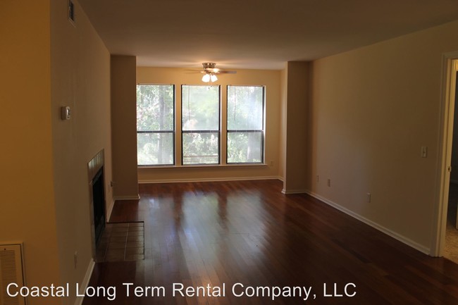 Building Photo - 25 Forest Cove