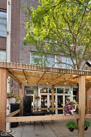 Building Photo - 819 W Fulton St