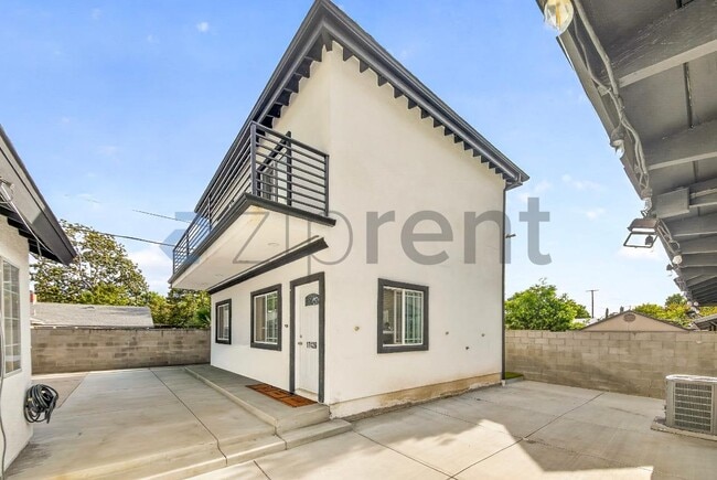 Building Photo - Unit ADU