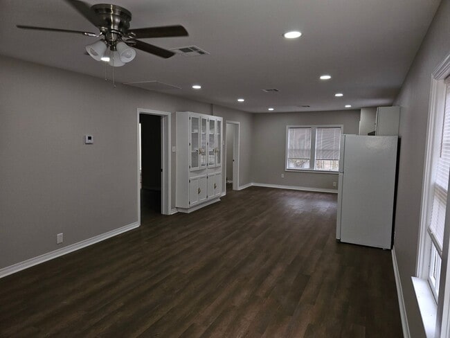 Building Photo - Available Now! RENT SPECIAL!