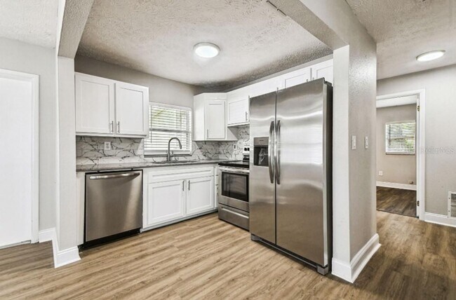 Foto del edificio - 10215 N 23rd St