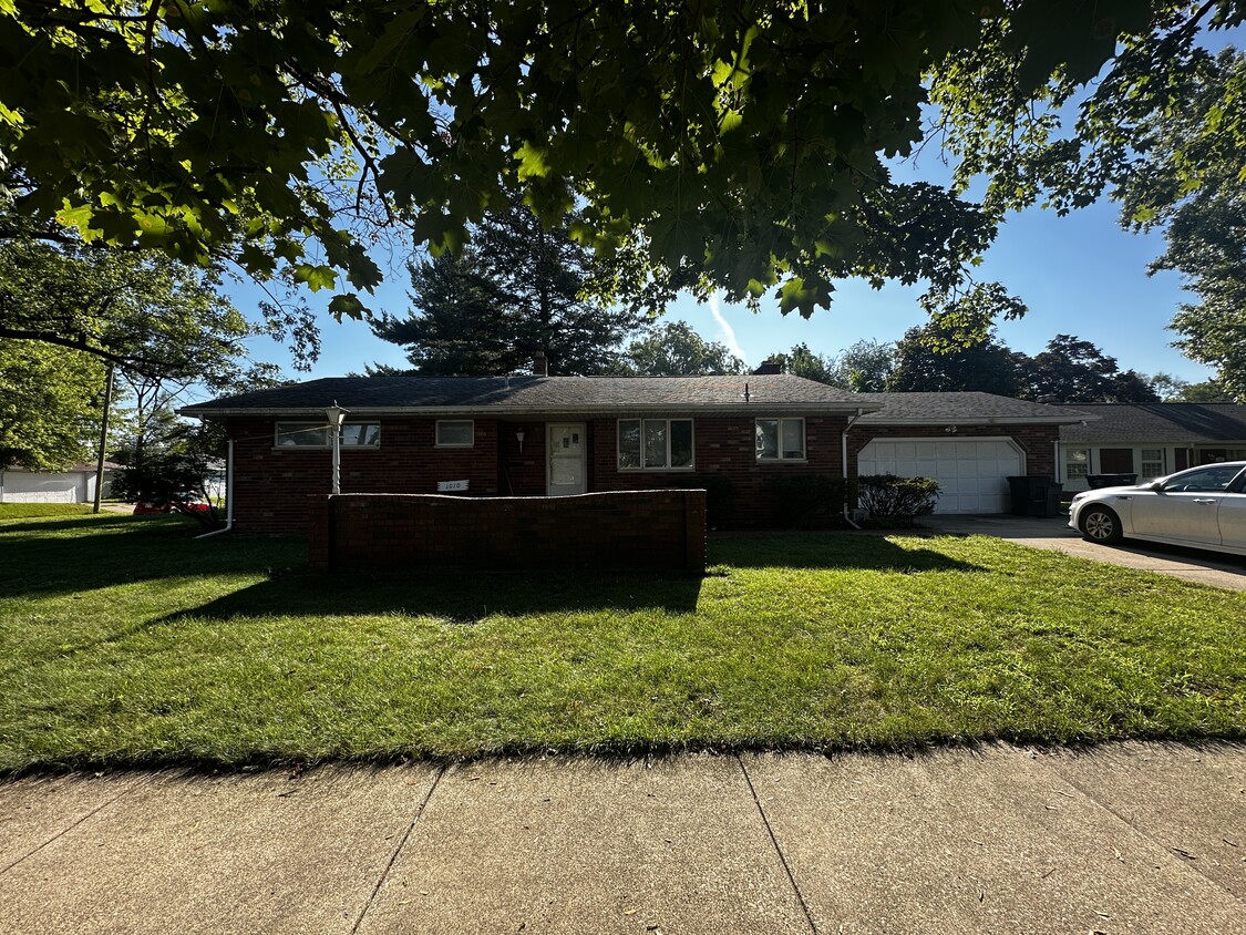 Primary Photo - 1010 S 26th St
