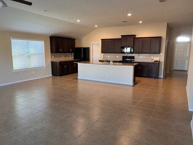 Building Photo - 2545 Old Buck Dr