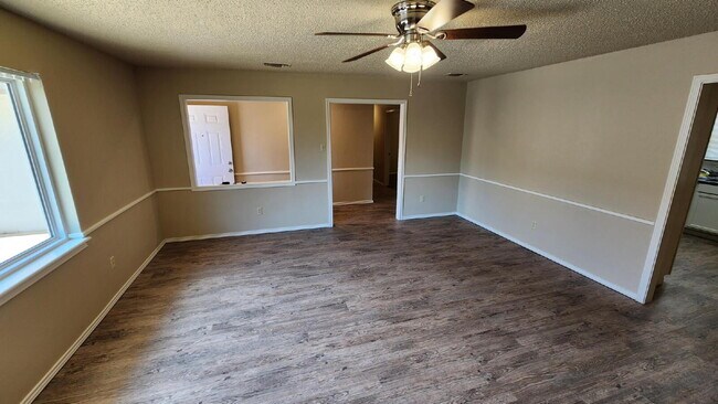 Foto del edificio - Half off first full month's rent/Southwest...
