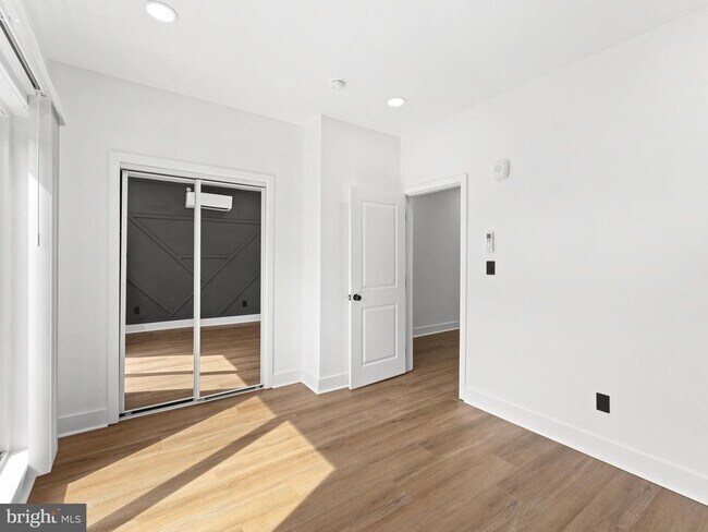 Foto del edificio - 2331 N Front St