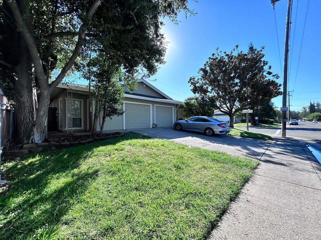 1000-1002 Bell Street - 1000-1002 Bell Street