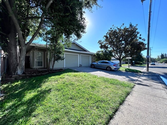 1000-1002 Bell Street - 1000-1002 Bell Street Apartment