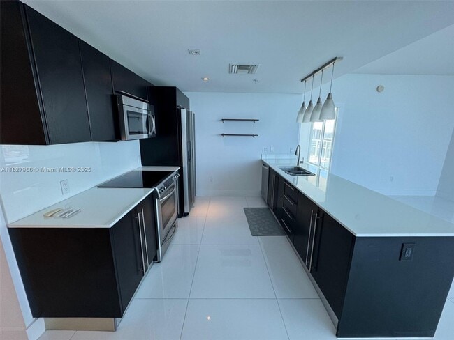 Foto del edificio - 665 NE 25th St