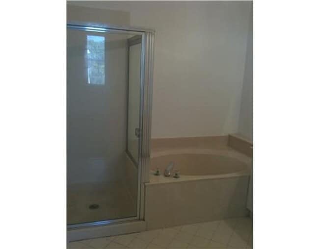 Building Photo - 9829 Scribner Ln