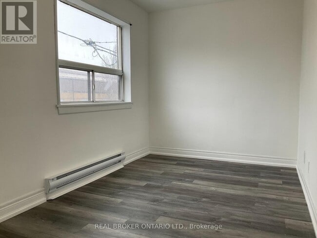 Building Photo - 2209 Gerrard St E