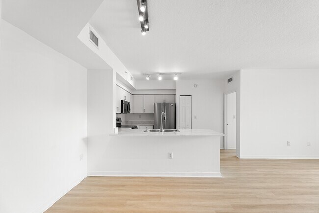 Foto del edificio - 6851 SW 44th St