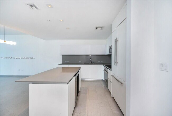 Building Photo - 68 SE 6th St