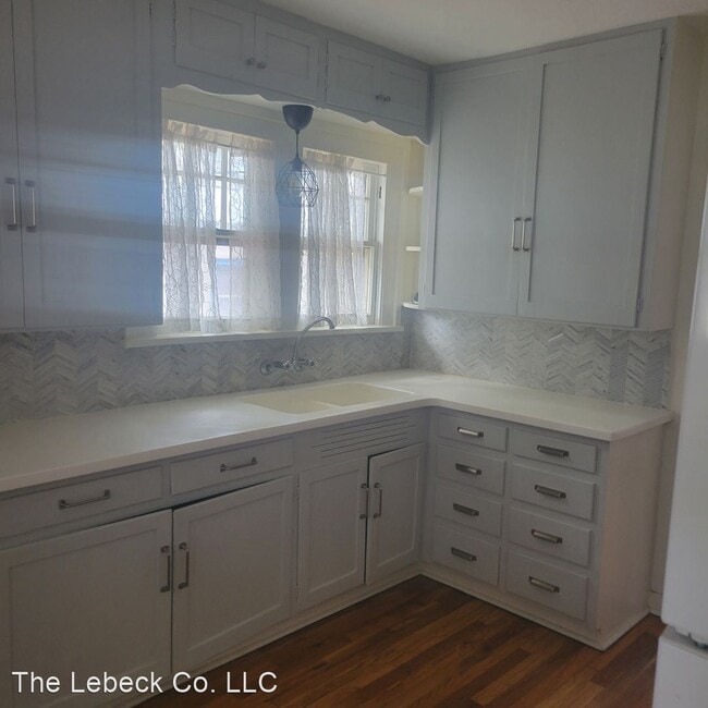Building Photo - 3 br, 1 bath House - 820 6th St. NW
