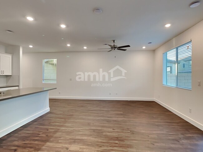 Foto del edificio - 10430 Bee Balm St
